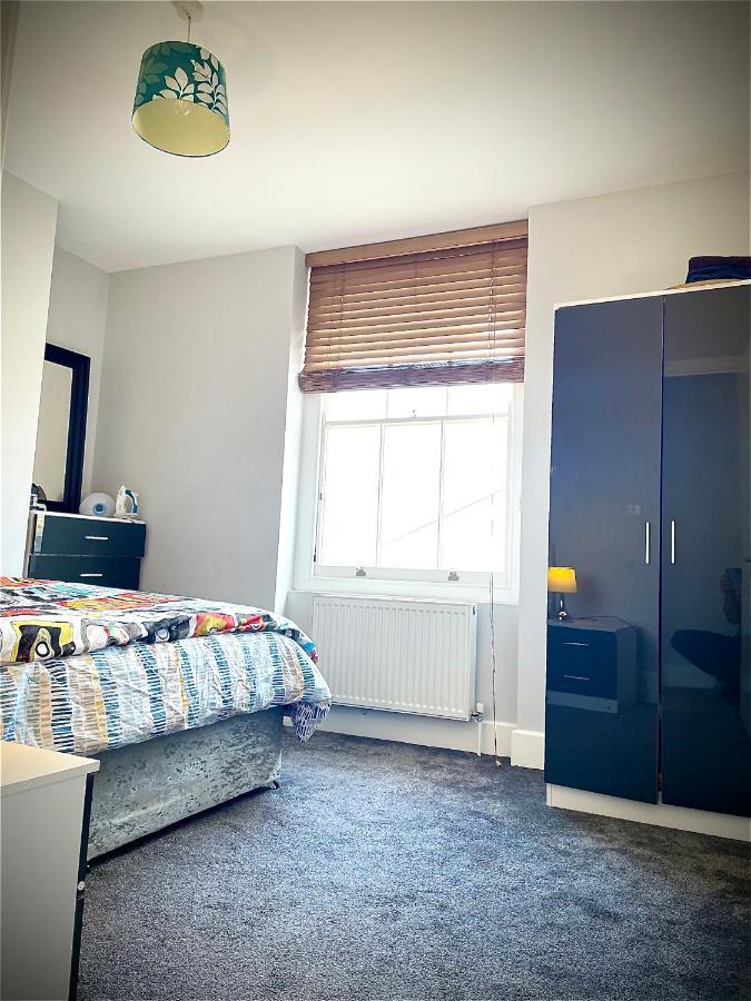 Camden Guest House Double Bedroom With Super Large King Bed London Eksteriør bilde